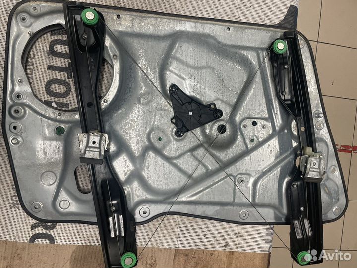 Стеклоподъемник передний правый Volkswagen Tiguan