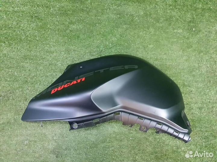 Б/У Б/У Накладка бензобака левая Ducati Monster