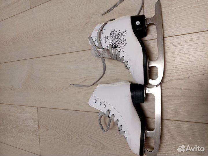 Коньки фигурные 30 размер