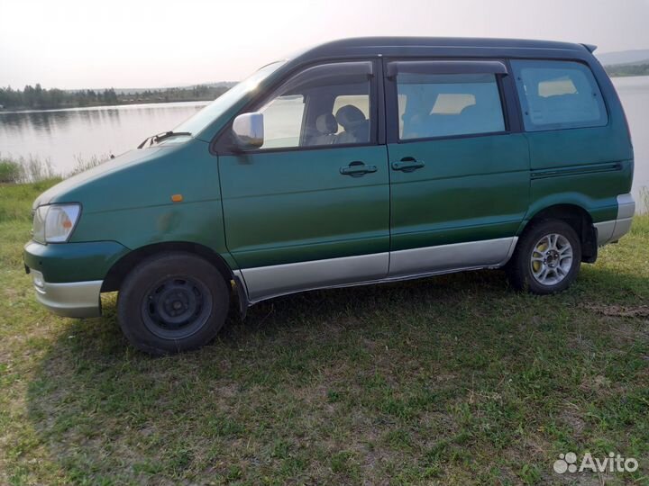 Toyota Town Ace Noah 2.0 AT, 1998, 300 000 км