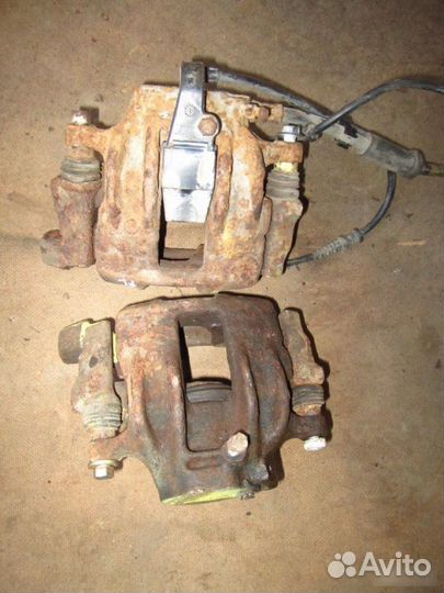 Тормозной суппорт передний Mercedes-Benz C-Class