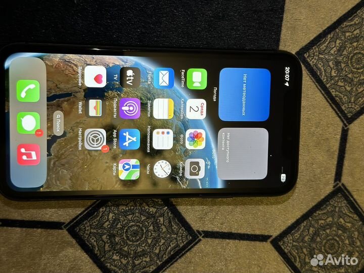 Телефон iPhone 11