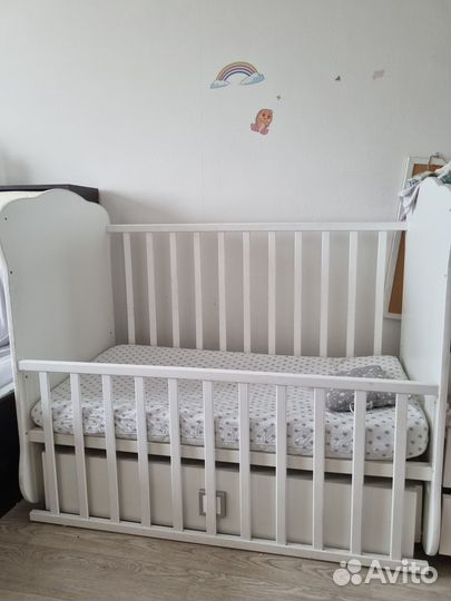 Детская кроватка с маятником от 0 до 3 лет