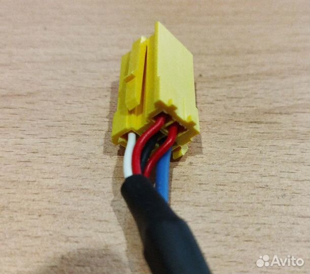 Линейный выход автомагнитолы Mini ISO Datsun/LADA