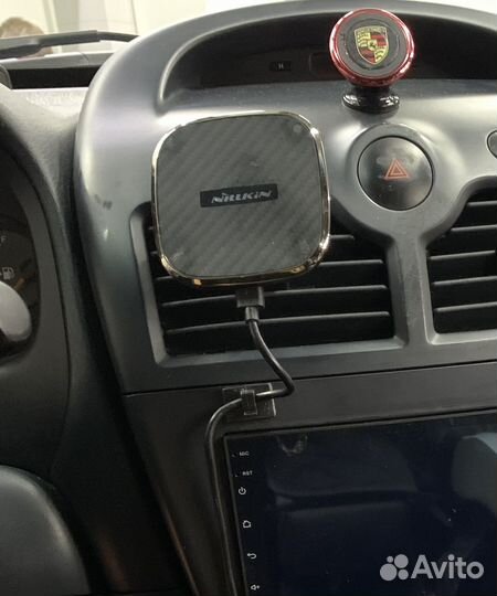 Беспроводная магнитная зарядка nillkin