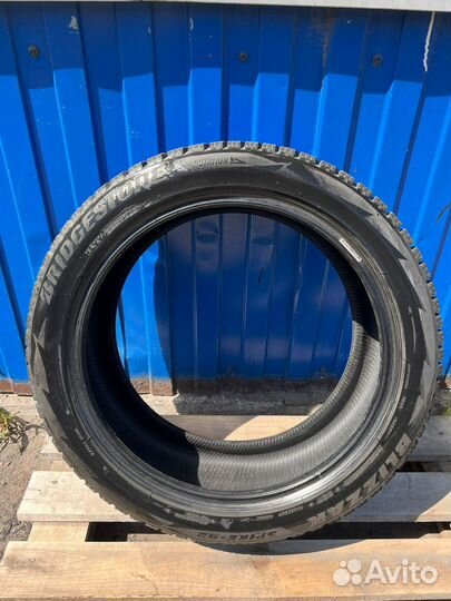 Bridgestone Blizzak Spike-02 235/45 R18 98
