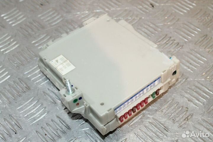 Блок предохранителей салона задний Lexus GS 3