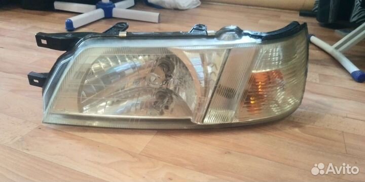 Фара Nissan Bluebird u14