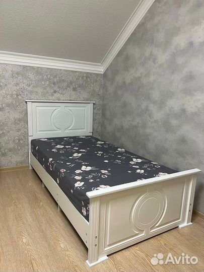 Кровать