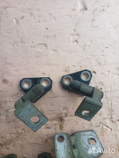 Петли двери VW Passat B6