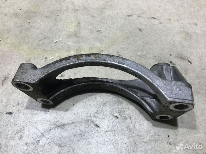 070260885A Кронштейн компрессора VW Touareg 1