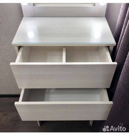 Гримёрное зеркало + туалетный столик