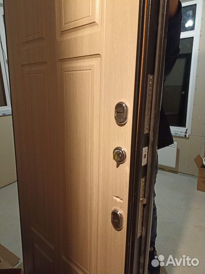 Дверь входная металлическая с терморазрывом
