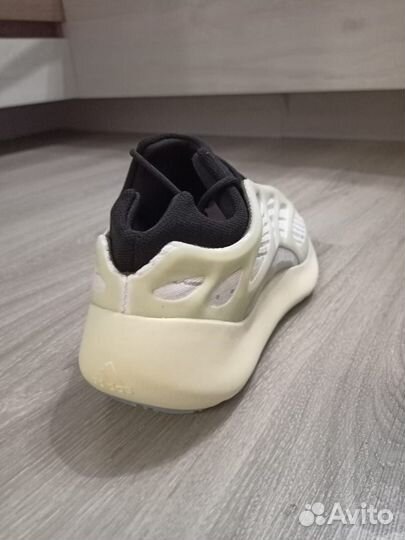 Adidas yeezy boost 700
