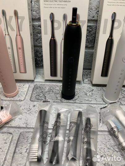 Электрическая зубная щетка