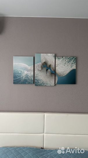 Шторы, покрывало и картина