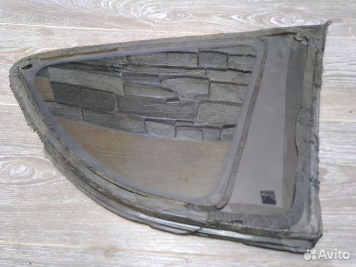Форточка кузова задняя левая Subaru Tribeca B9