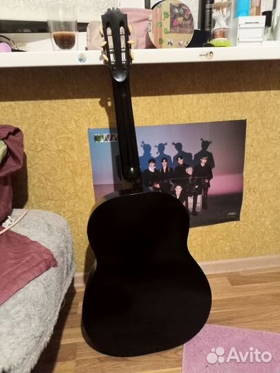 Классическая, акустическая гитара б/у