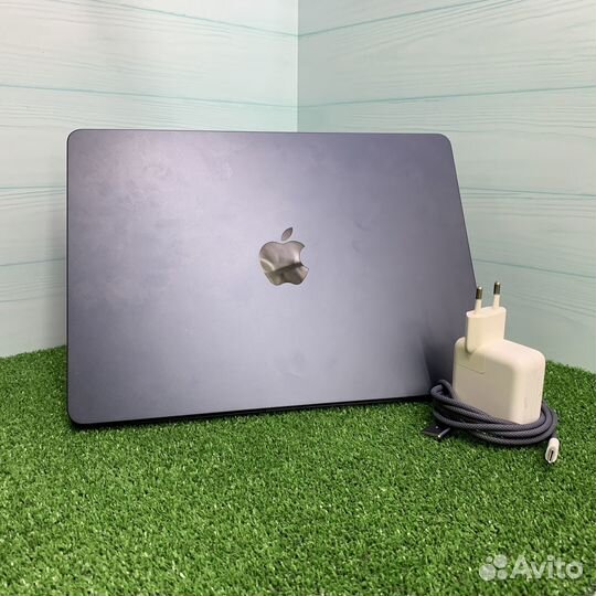 Ноутбук MacBook Air 13 2022 M2 АКБ: 33 цикла