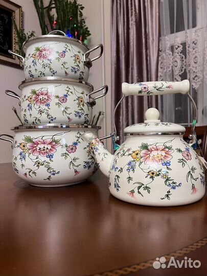 Набор эмалированных кастрюль