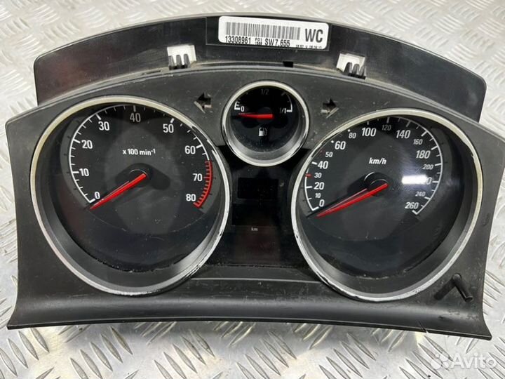 Щиток приборов Opel Astra H Z16XER 2010