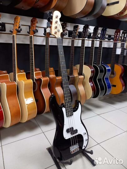 Бас-гитара Новая