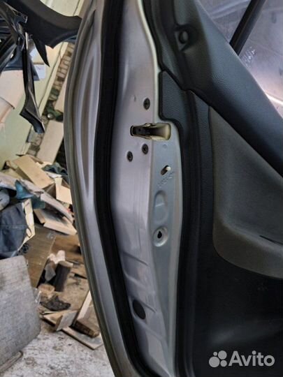 Дверь боковая задняя левая Mitsubishi Lancer 9