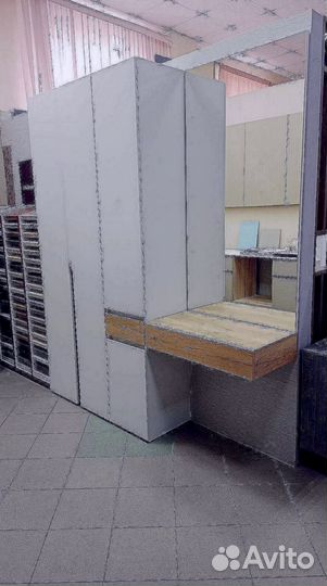 Модульный шкаф трехдверный