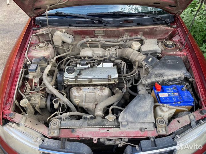 Mitsubishi Carisma 1.6 МТ, 2001, битый, 277 000 км