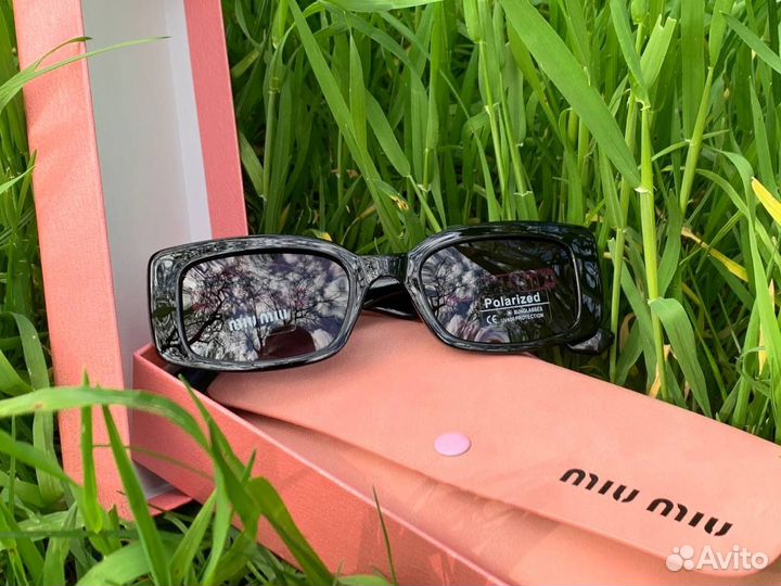 Солнцезащитные очки женские MIU MIU