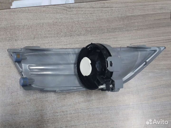 Продам противотуманную фару левую на Ford Mondeo 4