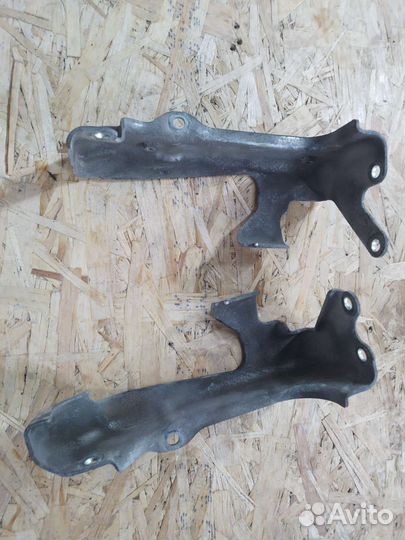 Кронштейны впускного коллектора Subaru