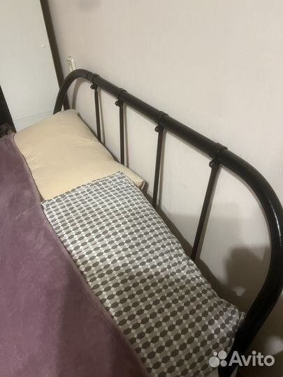 Кровать полутороспальная с матрасом