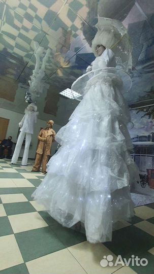 Фаер-шоу. Живые статуи,ходулисты.Картина светом