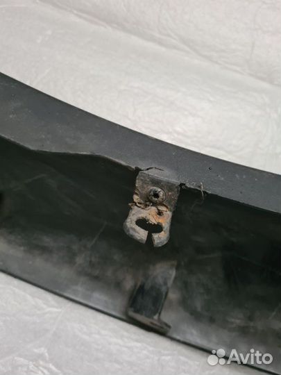 Накладка крыла задняя правая Land Rover Discovery