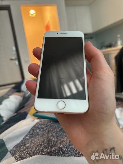 iPhone 8, 64 ГБ