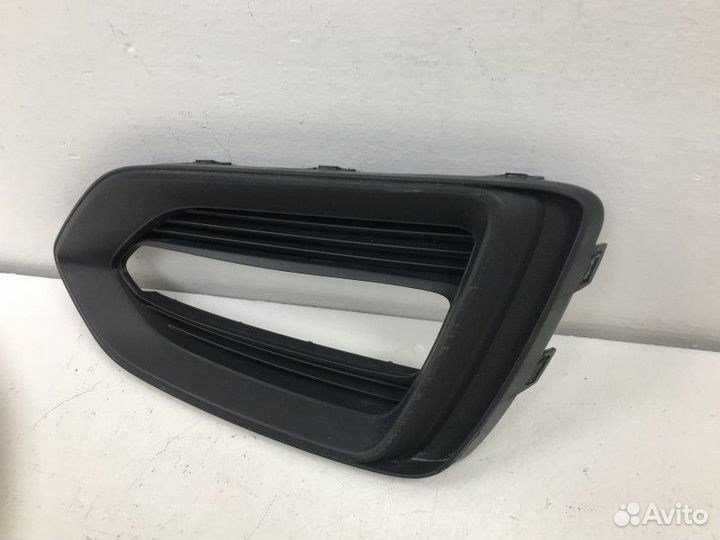 Рамка противотуманной фары правой Hyundai Solaris