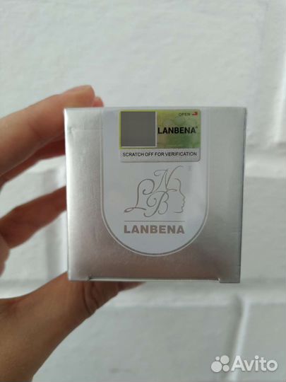 Ланбена (Lanbenа) маска от черных точек