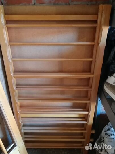 Детская кроватка и комод для игрушек