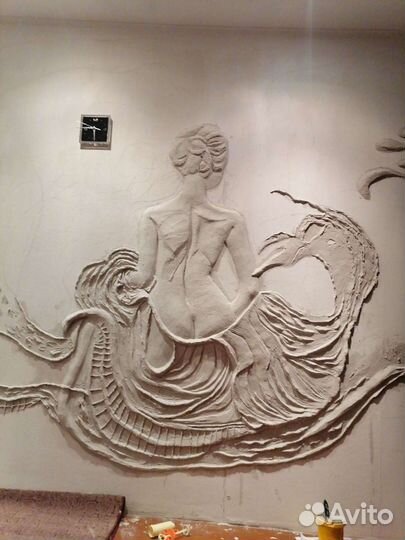 Барельефы, роспись стен