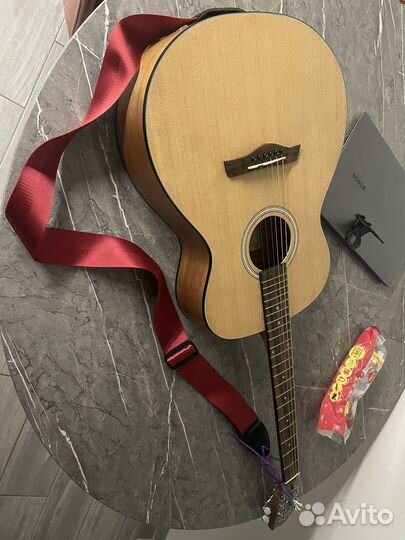 Акустическая гитара
