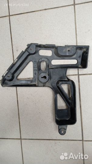 Кронштейн заднего бампера правый Renaul Megane 2