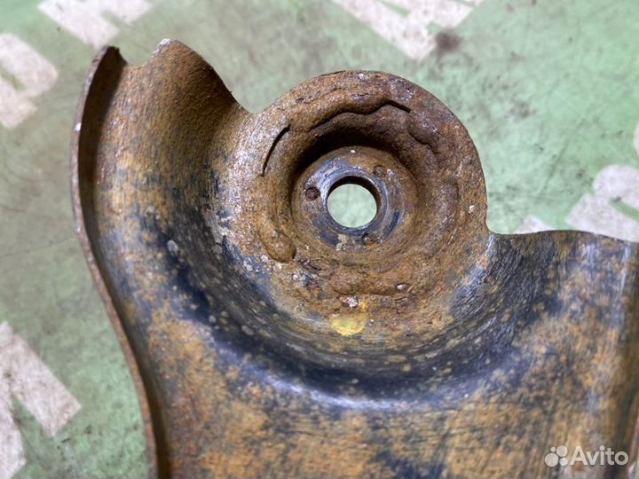 Кронштейн подрамника задний левый Infiniti G35 V35