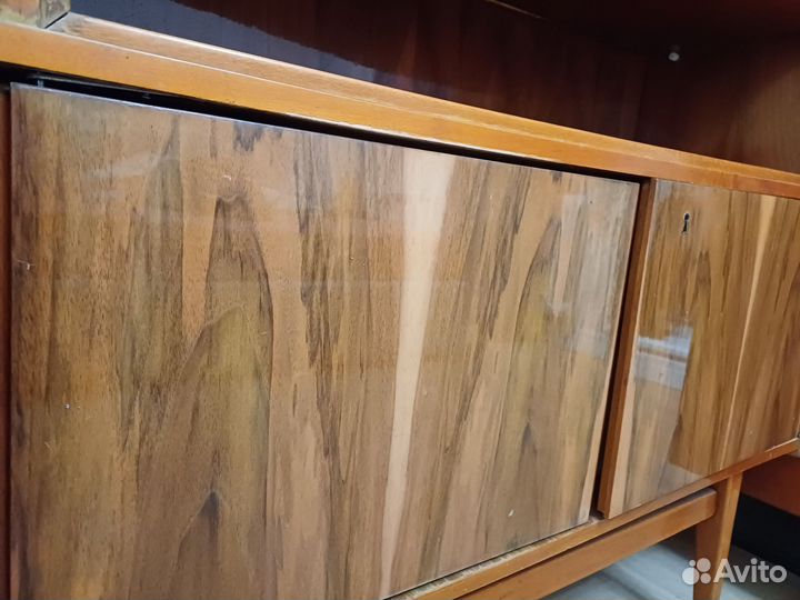 Сервант, витрина, шкаф для посуды Румыния