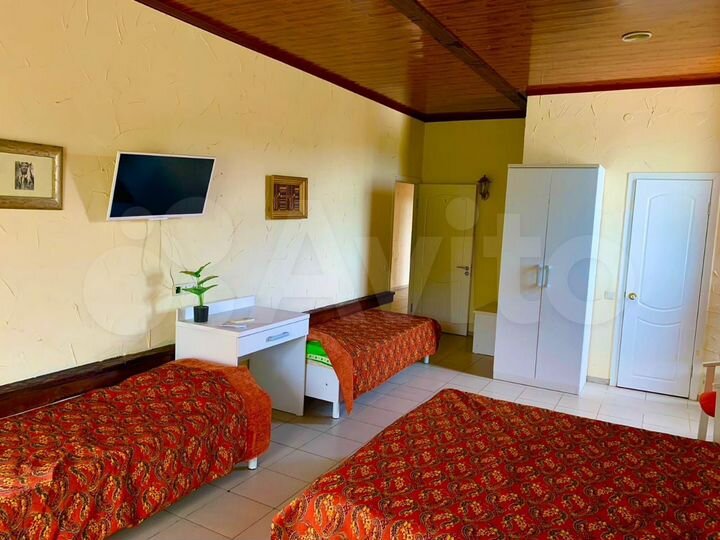 Комната 20 м² в > 9-к., 1/2 эт.