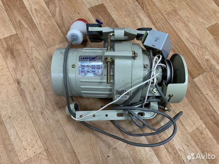 Фрикционный двигатель к промышленной швейной машин