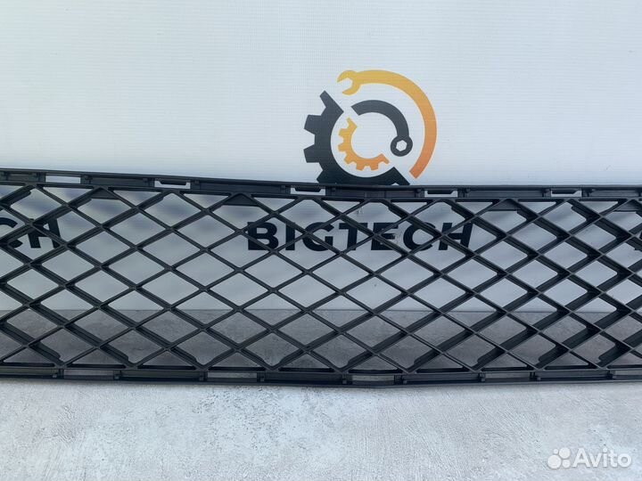 Решетка переднего бампера Mercedes GLK A2048851723