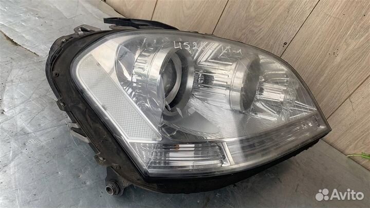Фара правая Mercedes-Benz M-Class