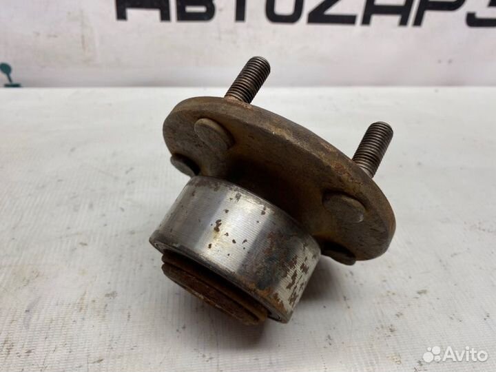 Ступица передняя Ford Focus хэтчбек 2010