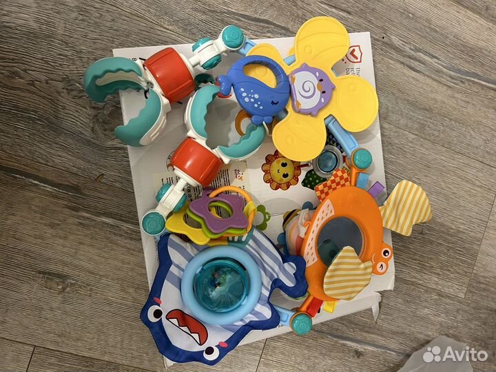 Развивающая дуга с игрушками